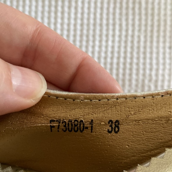 Vintage Peep Toe Black & White Polka Dot Kitten Heel Mules. Bow & gold accents - Picture 8 of 8